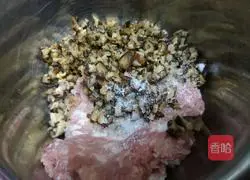 Illustration of how to make mushroom meat buns (coarse grain buns) without rolling the skin 4