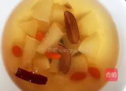 Illustration of how to make rock sugar and snow pear soup 6