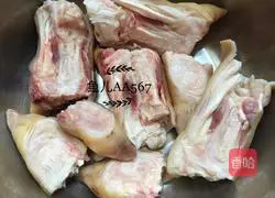 Illustration of how to make sauced pork knuckles 3