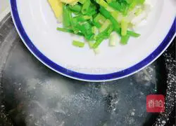 Illustration of how to make nourishing black-bone chicken and yam soup 8