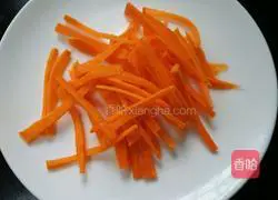 Illustration of how to make spicy and sour jellyfish shreds 2