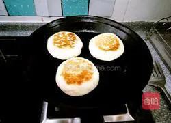 Illustration of making dough cakes 12