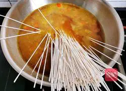 Illustration of how to make abalone curry noodles 7