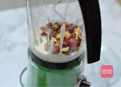 Illustration of how to make red date yogurt 3