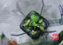 Illustration of how to make avocado milkshake 2