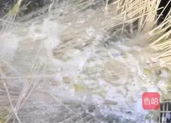 Illustration of how to make homemade clear noodle soup 6