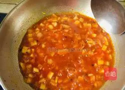 Illustration of how to make potato and tomato sauce wormwood seed noodles 7