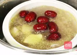 Illustration of how to make fish maw health chicken soup 6