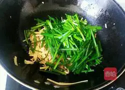 Illustration of how to make stir-fried bean curd with leeks 6
