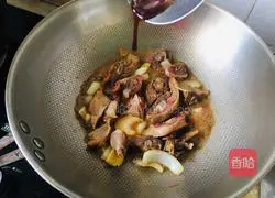 Illustration of how to make fried duck with celery 7