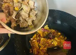 Illustration of how to cook chicken with potatoes and beans 4