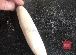 Illustration of how to make banana steamed buns 10