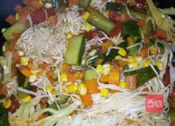 Illustration of how to make colorful braised noodles 8