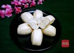 Illustration of how to cut small steamed buns with milk-flavored knife 14