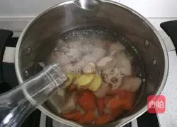 Illustration of how to make seasonal vegetable and chicken soup 14