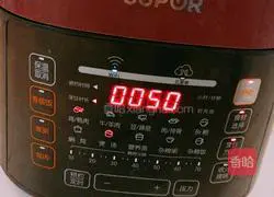 Illustration of how to make Ejiao Nanzaohong, Lotus Seed and Huangjing Soup 8