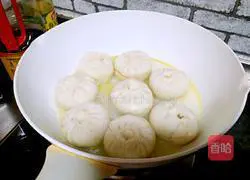 Illustration of how to make fried buns 11