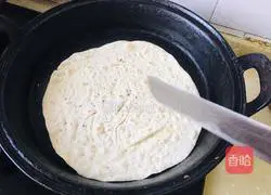 Illustration of how to make sesame crispy pancakes 4