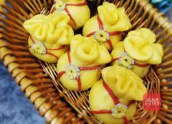 Illustration of how to make money bag bean paste buns 12