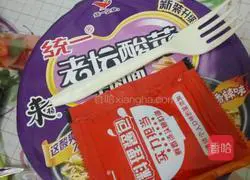 Illustration of making pickled cabbage instant noodles 4