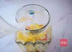 Illustration of how to make fruit cold brew tea 12