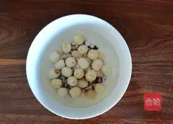 Illustration of how to make spleen-strengthening rice cereal 2