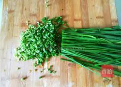 Illustration of how to make leek and egg dumplings 1