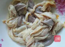 Illustration of how to make five-spice duck intestines 3
