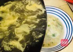 Illustration of how to make egg and coriander soup 9