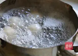 Illustration of how to make salty glutinous rice balls 15