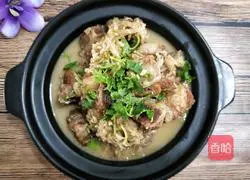 Illustration of how to cook pork ribs and sauerkraut stew 1