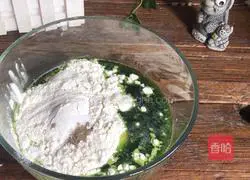 Illustration of how to make cucumber pancakes 3