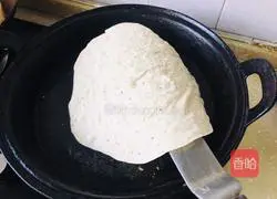 Illustration of how to make sesame crispy pancakes 5