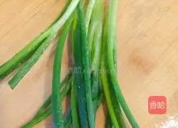 Illustration of how to make scallion noodles 1