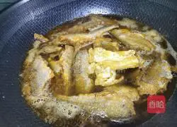 Illustration of braised small yellow croaker 8