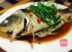 Illustration of how to make steamed crucian carp 9