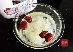 Illustration of how to make red date and white fungus soup 5