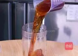 Illustration of how to make konjac crystal milk tea 1