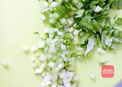 Illustration of how to make celery and meat buns 3