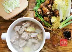 Illustration of how to cook pork ribs, taro and baby cabbage soup 5