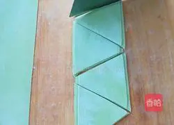 Illustration of how to make wontons made from cabbage skin 7