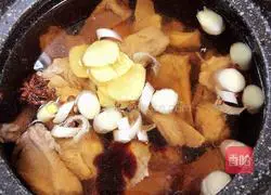 Chestnut, Radish and Pork Ribs Soup (Strengthening the Spleen and Kidneys) Illustration 6