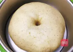 Illustration of making wheat-flavored red dates and sesame buns 10