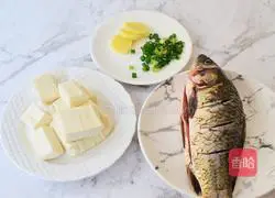 Illustration of how to make crucian carp tofu soup 2