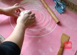 Illustration of how to make scallion pancakes 2