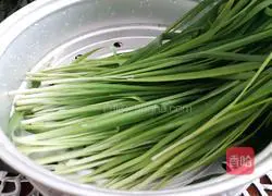 Illustration of how to make leek and egg dumplings 2