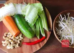 Illustration of how to make mixed vegetable and cashew salad 1