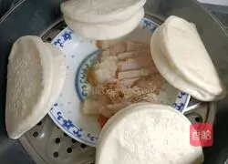 Illustration of how to make steamed pork with cured sauce 4