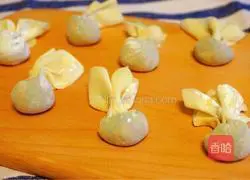 Pork and shepherd's purse wonton#New Year's Eve dinner recipe illustration 14