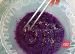 Illustration of how to make purple potato bean paste lucky bag 3